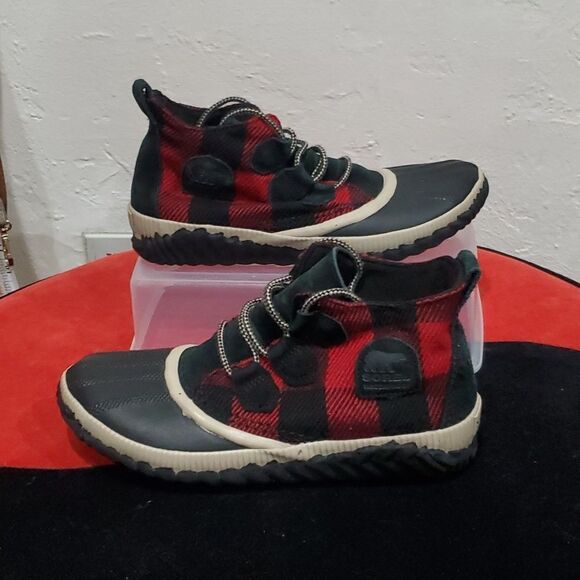 Sorel Out N About Buffalo Plaid Duck Boot in Red & Black Size 8 - Picture 3 of 13